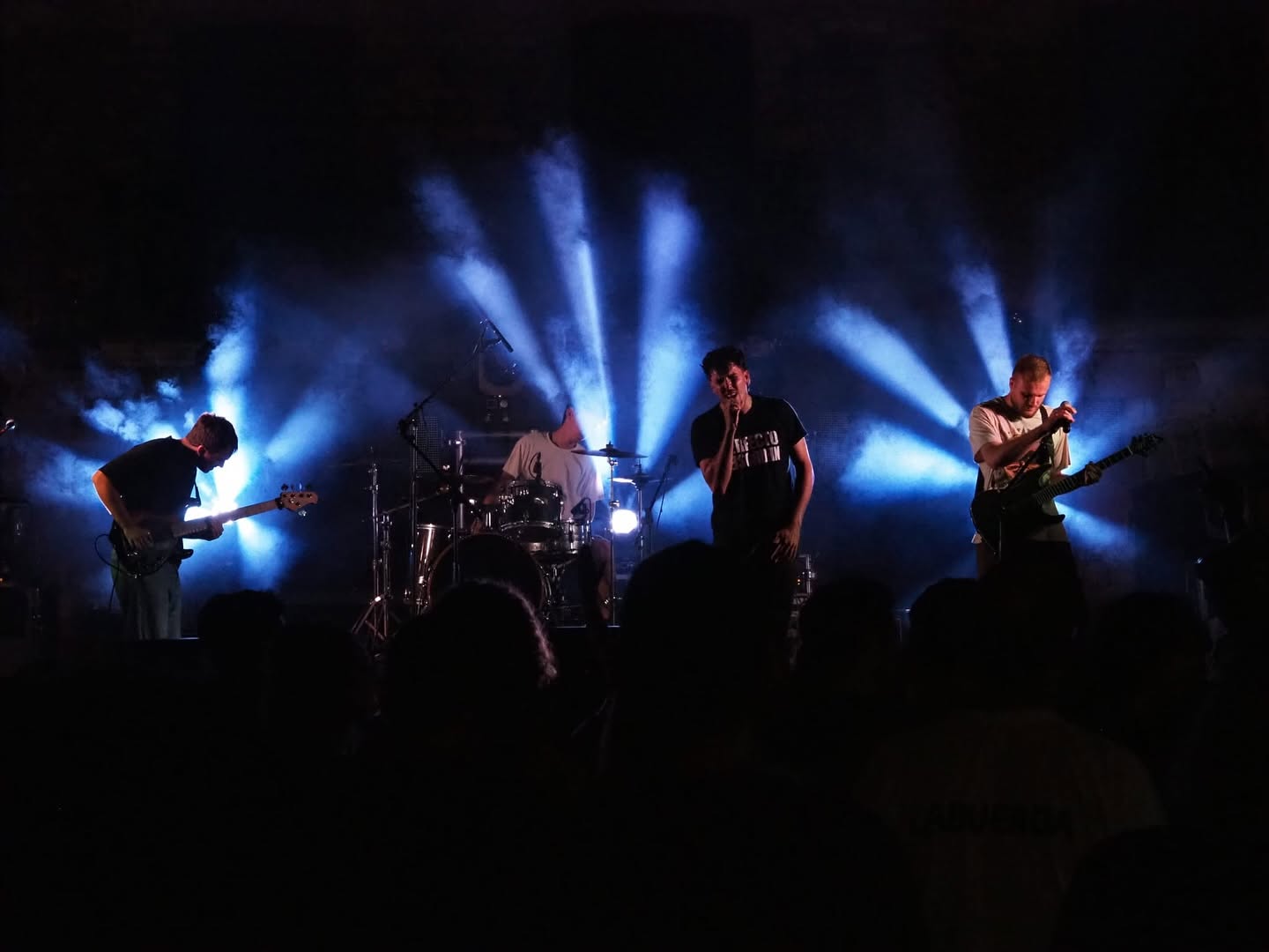 Perfecto Desorden lança “Rompen Los Tejaos” e reafirma a força do rock de rua de L’Hospitalet